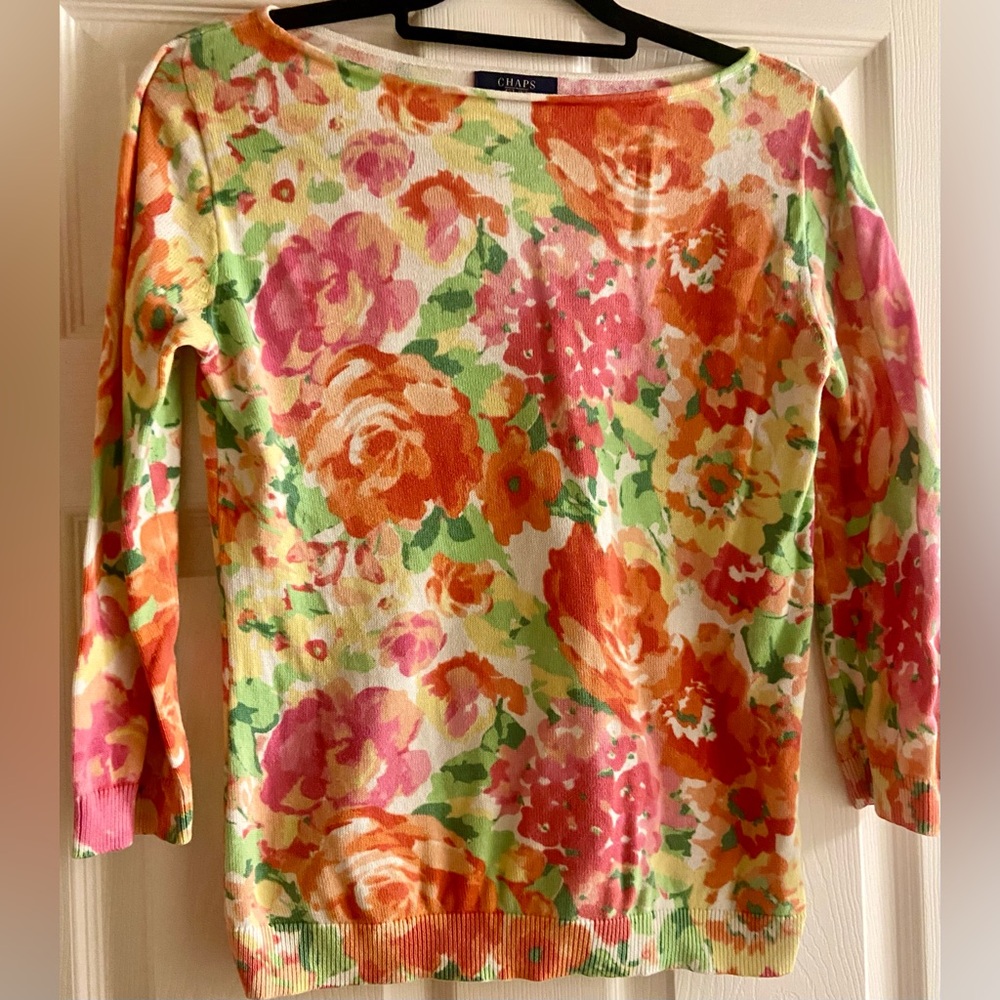 CHAPS FLORAL 3/4 SLEEVE SWEATER WITH IN “LIKE NEW” CONDITION!!!